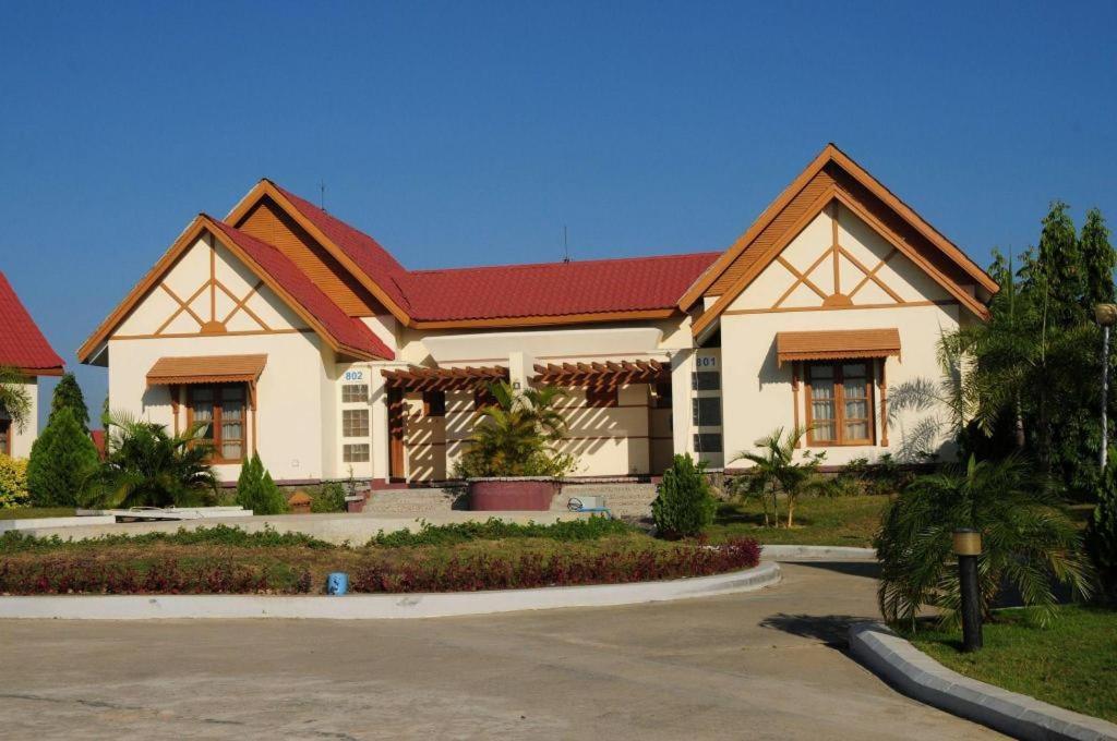 Myat Taw Win Hotel Naypyidaw Екстериор снимка