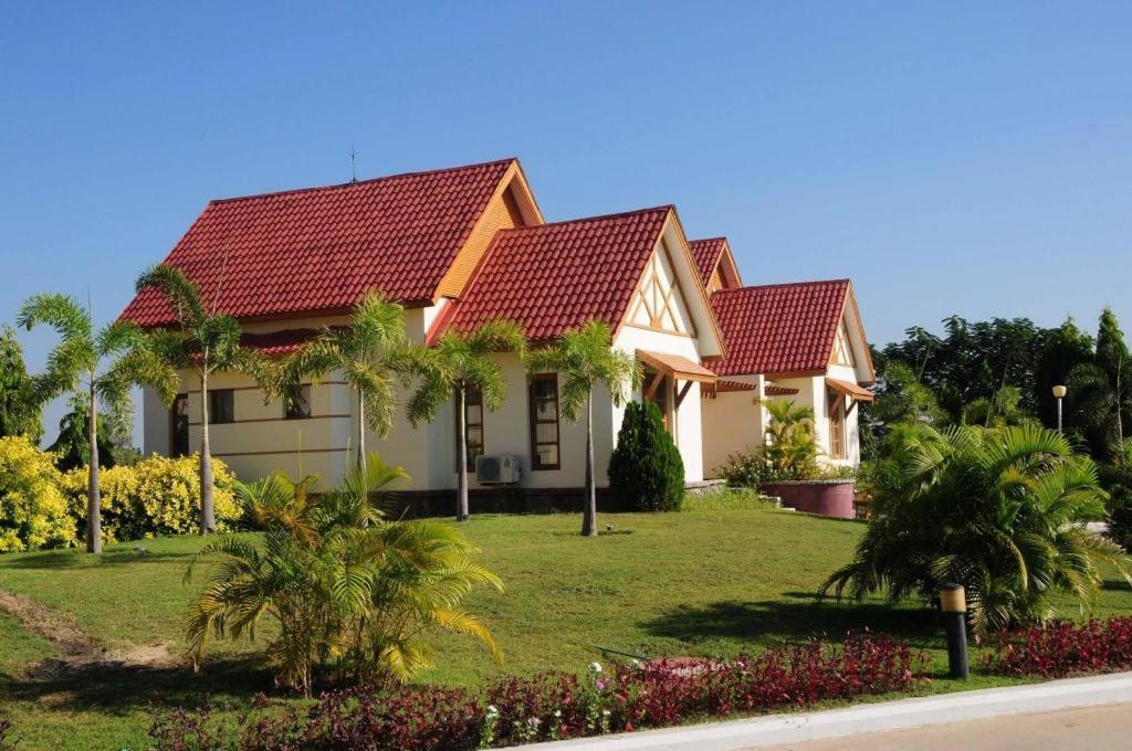Myat Taw Win Hotel Naypyidaw Екстериор снимка